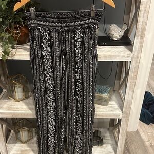 Macy’s Kingston grey Floral Black and White Women's pants